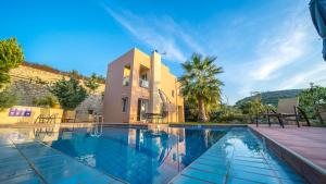 Bazén v ubytovaní Meliades Villas alebo v jeho blízkosti