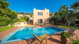 Bazén v ubytovaní Meliades Villas alebo v jeho blízkosti
