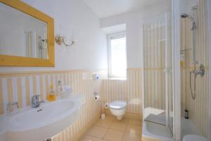 Koupelna v ubytování Hotel Burgblick