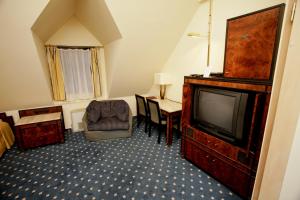TV a/nebo společenská místnost v ubytování Hotel Podzamcze