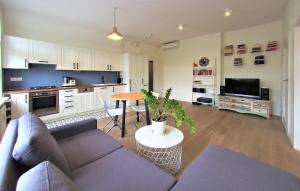 Kuchyňa alebo kuchynka v ubytovaní Perfect Stay - "Apartament Zamkowy" - parking place