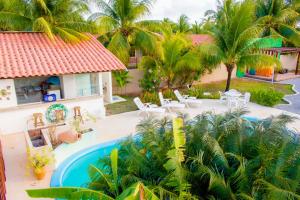 Uma vista da piscina em Pousada Kaluanã ou nos arredores