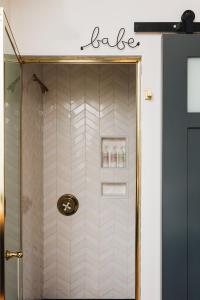 a bathroom with a shower stall with atale sign on the wall at Gold-Diggers in Los Angeles