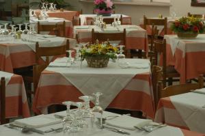 Restaurace v ubytování Hotel Nel Pineto