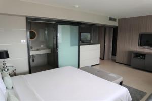 Postel nebo postele na pokoji v ubytování Pearl Hotel Phuket