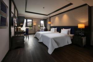 Postel nebo postele na pokoji v ubytování Lotus Aroma Sapa Hotel