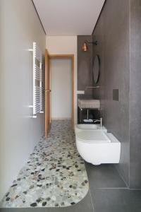 Ένα μπάνιο στο Terra Lavica Luxury Home Holidays