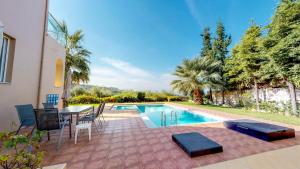 Bazén v ubytovaní Meliades Villas alebo v jeho blízkosti