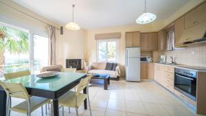 Kuchyňa alebo kuchynka v ubytovaní Meliades Villas