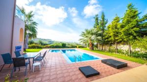 Bazén v ubytovaní Meliades Villas alebo v jeho blízkosti