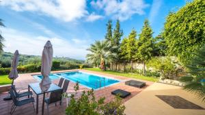 Bazén v ubytovaní Meliades Villas alebo v jeho blízkosti