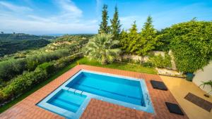 Bazén v ubytovaní Meliades Villas alebo v jeho blízkosti