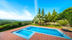 Bazén v ubytovaní Meliades Villas alebo v jeho blízkosti