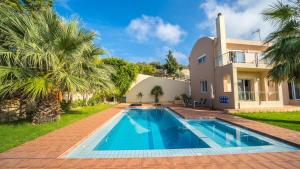 Bazén v ubytovaní Meliades Villas alebo v jeho blízkosti