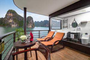 Gallery image of Peony Cruises in Ha Long