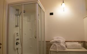 A bathroom at Hotel Villa Enrica - Aeolian Charme