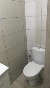 Baðherbergi á Comfortable Studio only 20 minutes from International Conference Center Katowice best place for WUF2022 EEC TNF OFF etc