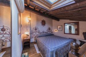 Postel nebo postele na pokoji v ubytování Castelletto di Montebenichi