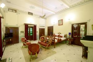 Posezení v ubytování Hari Mahal Palace by Pachar Group