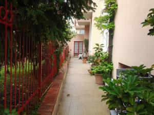 A garden outside Residence Il Monello
