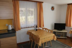 TV a/nebo společenská místnost v ubytování Haus Amara