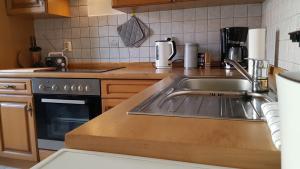 Kuchyň nebo kuchyňský kout v ubytování Ferienwohnung-Kormann