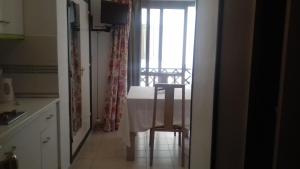 Kuchyň nebo kuchyňský kout v ubytování Apartamentos Mediterraneo