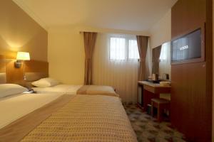 Кровать или кровати в номере NL Amsterdam Hotel
