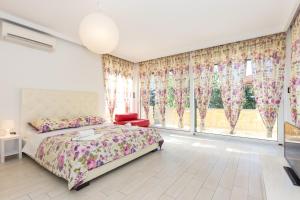 Postel nebo postele na pokoji v ubytování Apartments & rooms DDD2