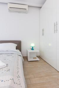 Postel nebo postele na pokoji v ubytování Apartments & rooms DDD2