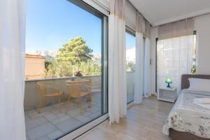 Postel nebo postele na pokoji v ubytování Apartments & rooms DDD2