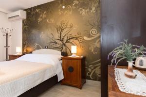 Postel nebo postele na pokoji v ubytování Apartments & rooms DDD2