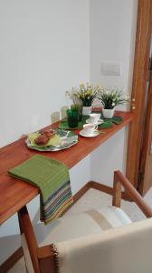 A seating area at acasadienrico