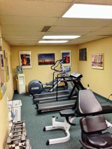 Spordikeskus ja/või sportimisvõimalused majutusasutuses Coast Wenatchee Center Hotel