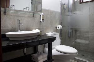 Ένα μπάνιο στο Illa Hotel