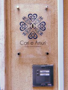 アグリジェントにあるCori e Amuri Sicilian Home Apartmentsの壁掛け携帯電話