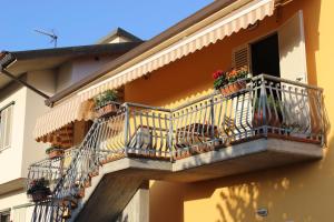 a balcony with potted plants on a building at Poggio dell’Ortolano in Monsummano