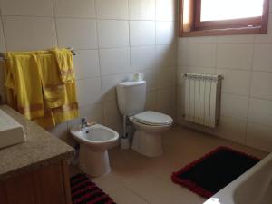 Bilik mandi di Casas do Trabulo