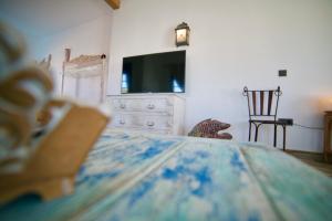 Televízia a/alebo spoločenská miestnosť v ubytovaní Tindaya Nature Home Ocean View