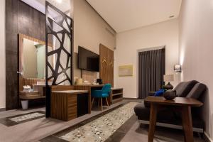 a living room with a couch and a desk with a television at Casa de la Audiencia in Atlixco