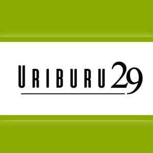 un panneau vert et blanc avec le mot uruza dans l'établissement Apartamento Uriburu-Con Cochera, à Formosa