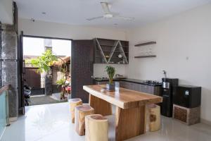 Virtuvė arba virtuvėlė apgyvendinimo įstaigoje Canggu Spirit Guest House