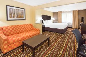 Gallery image of Days Inn & Suites by Wyndham Davenport East in Davenport
