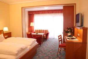 TV a/nebo společenská místnost v ubytování Hotel Pension Fent