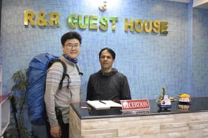 Mga guest na naka-stay sa R&R Guest House