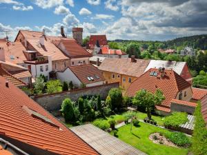 Ett flygfoto av Staroměstský Penzion