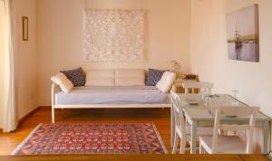 a living room with a couch and a table at Dolphin Guest House and Studios in Tochni