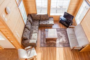 an overhead view of the living room of a tiny house at Kotoranta in Kouvola