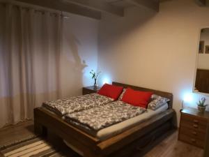 Кровать или кровати в номере Apartmany Janosikove diery