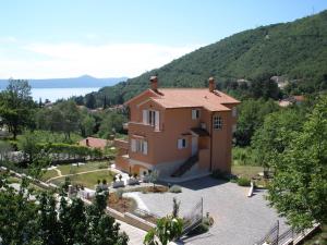 a villa with a view of the water at Apartments Mogorović in Mošćenička Draga